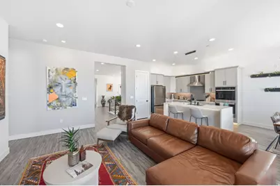 93 E Edgecrest Ln, North Salt Lake, UT 84054 - Photo 7