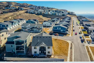 93 E Edgecrest Ln, North Salt Lake, UT 84054 - Photo 37