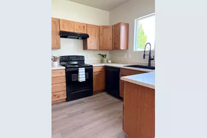 814 W 600 S #10, Springville, UT 84663 - Photo 3