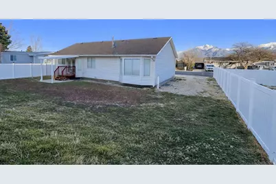 8464 S Meadowlark Ln, West Jordan, UT 84088 - Photo 5