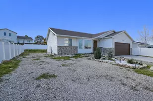 8464 S Meadowlark Ln, West Jordan, UT 84088 - Photo 3