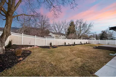 7647 S Twin Lakes Cir, Draper, UT 84020 - Photo 9