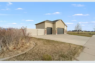 2423 S 3300 W, Syracuse, UT 84075 - Photo 63