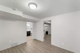 2423 S 3300 W, Syracuse, UT 84075 - Photo 35