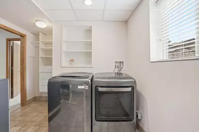 10286 S Edgecliff Dr, Sandy, UT 84092 - Photo 31