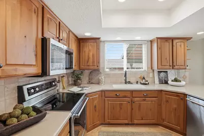 10286 S Edgecliff Dr, Sandy, UT 84092 - Photo 9