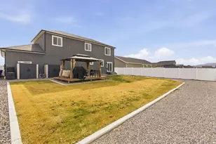 2395 E Boxwood Ln, Eagle Mountain, UT 84005 - Photo 41