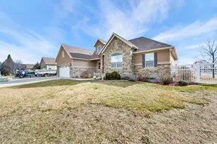 711 W 2010 S, Syracuse, UT 84075 - Photo 3