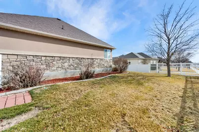 711 W 2010 S, Syracuse, UT 84075 - Photo 7