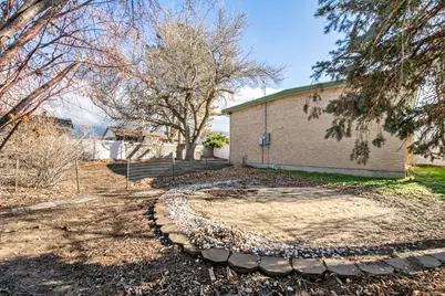 845 E Larkspur Dr, Sandy, UT 84094 - Photo 25