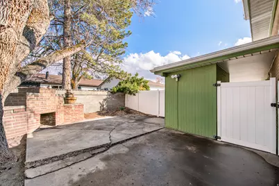 845 E Larkspur Dr, Sandy, UT 84094 - Photo 27