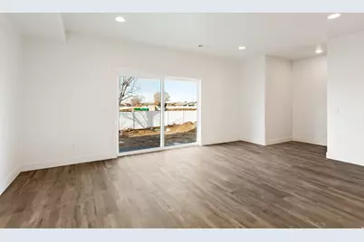 1667 W 2770 S #206, Syracuse, UT 84075 - Photo 3