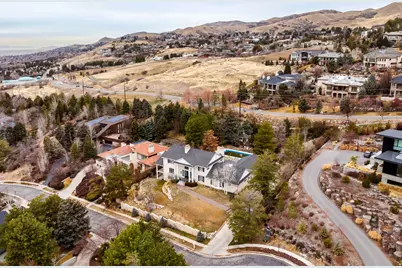 325 N Federal Heights Cir, Salt Lake City, UT 84103 - Photo 13