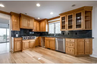 325 N Federal Heights Cir, Salt Lake City, UT 84103 - Photo 19