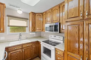 1050 W Red Hills Pkwy, Washington, UT 84780 - Photo 9