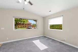 1050 W Red Hills Pkwy, Washington, UT 84780 - Photo 5