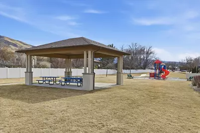 281 W 650 N #B, Centerville, UT 84014 - Photo 37