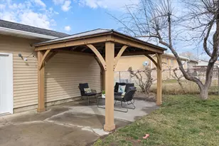 8485 S Harvard Park Dr, Sandy, UT 84094 - Photo 27