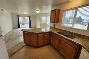 117 E Calbourne Ln, Sandy, UT 84070 - Photo 3