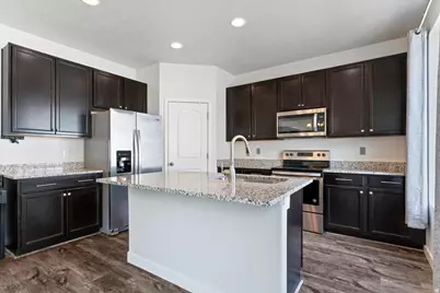 3176 N 1450 E, Layton, UT 84040 - Photo 9