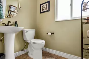 2170 E Borg Ct, Sandy, UT 84092 - Photo 23