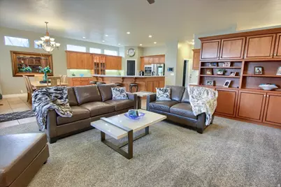 1653 E Crescent View Circle Cir, Sandy, UT 84092 - Photo 13