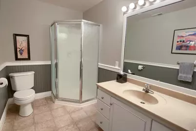 1653 E Crescent View Circle Cir, Sandy, UT 84092 - Photo 25