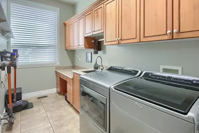 1653 E Crescent View Circle Cir, Sandy, UT 84092 - Photo 19