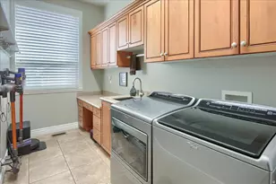 1653 E Crescent View Circle Circle, Sandy, UT 84092 - Photo 19