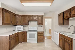 7125 S Ponderosa Dr, Cottonwood Heights, UT 84121 - Photo 9