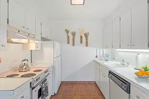 2286 E Carriage Ln, Holladay, UT 84117 - Photo 3