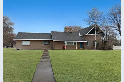 295 S State St, Ferron, UT 84523 - Photo 3