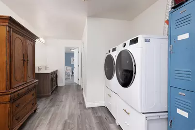 295 S State St, Ferron, UT 84523 - Photo 21