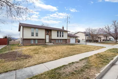 2181 S Katies Way, Clearfield, UT 84015 - Photo 5