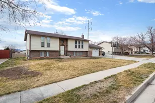 2181 S Katies Way, Clearfield, UT 84015 - Photo 5