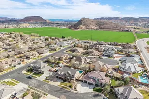 2551 S Honey Bee Cir, Washington, UT 84780 - Photo 37