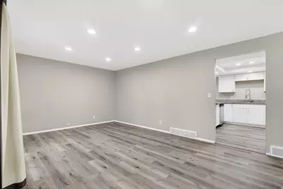 5125 S 2600 W, Roy, UT 84067 - Photo 5