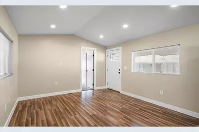 11265 S Crescent Park Cir E, Sandy, UT 84094 - Photo 7