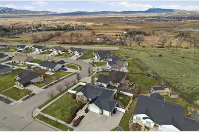 555 N 750 E, Hyde Park, UT 84318 - Photo 45