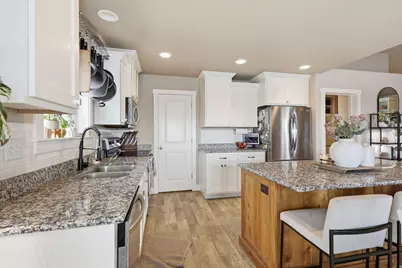 555 N 750 E, Hyde Park, UT 84318 - Photo 9