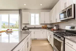 2045 E Porcupine Dr, Eagle Mountain, UT 84005 - Photo 13