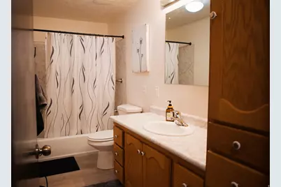 380 E 400 N, Centerville, UT 84014 - Photo 33