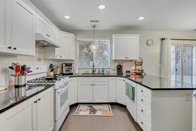 1014 Creekside Dr, Ogden, UT 84404 - Photo 9