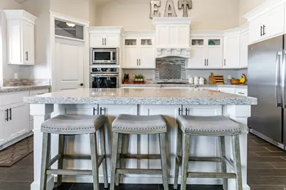977 S Parkway E, North Salt Lake, UT 84054 - Photo 11