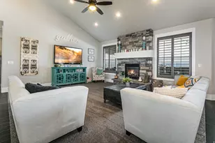 977 S Parkway E, North Salt Lake, UT 84054 - Photo 7