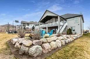 977 S Parkway E, North Salt Lake, UT 84054 - Photo 3