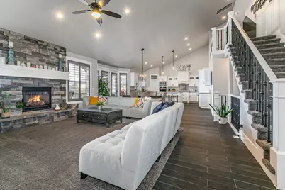 977 S Parkway E, North Salt Lake, UT 84054 - Photo 9