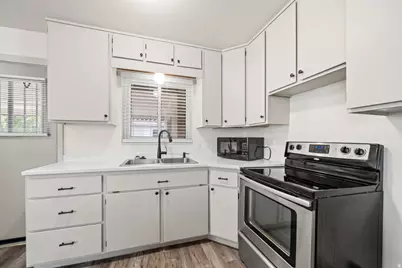 5261 S 2200 W, Roy, UT 84067 - Photo 7