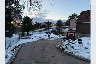 7 Rollingwood Ln, Sandy, UT 84092 - Photo 11