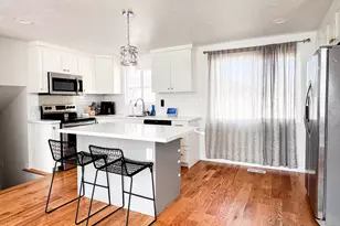 375 E 10560 S, Sandy, UT 84070 - Photo 3